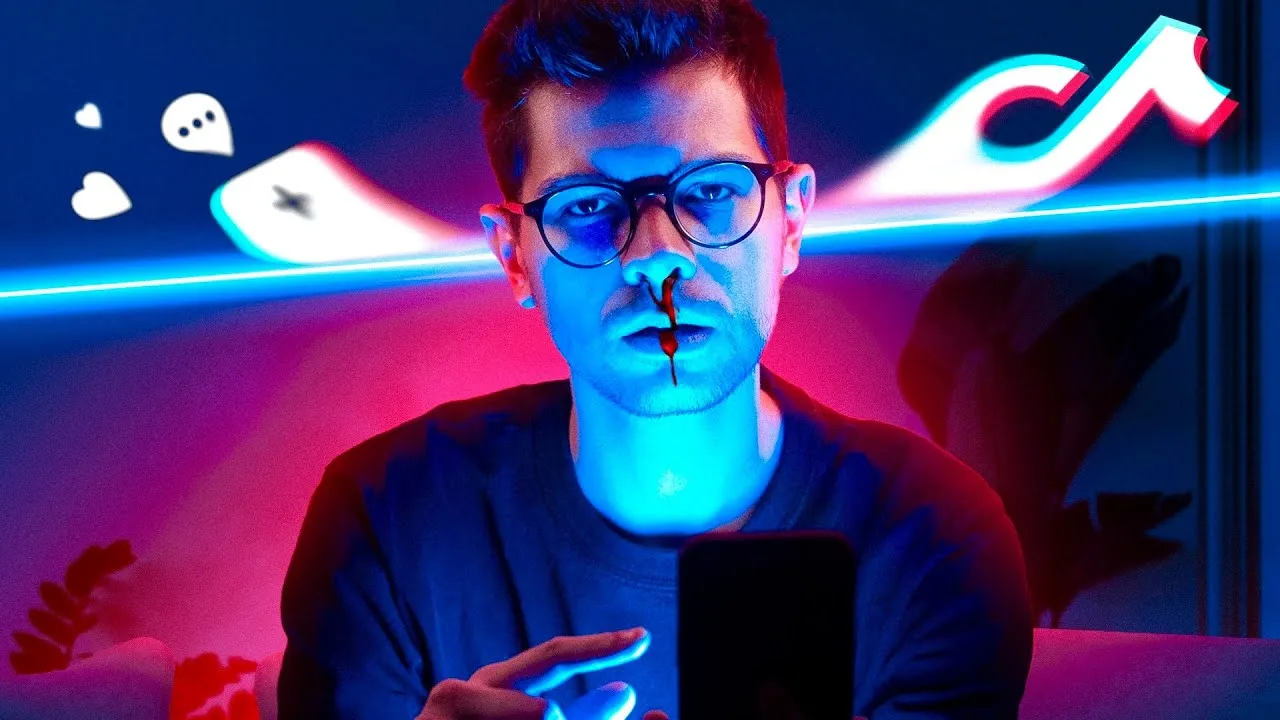 carrefour et tiktok : une caissière influenceuse protégée par un agent de sécurité après sa viralité