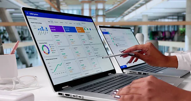 Logiciel CRM : les critères essentiels pour faire le bon choix